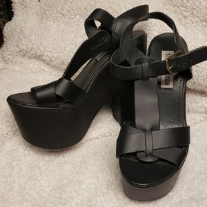 7.5 Steve madden platform sandles